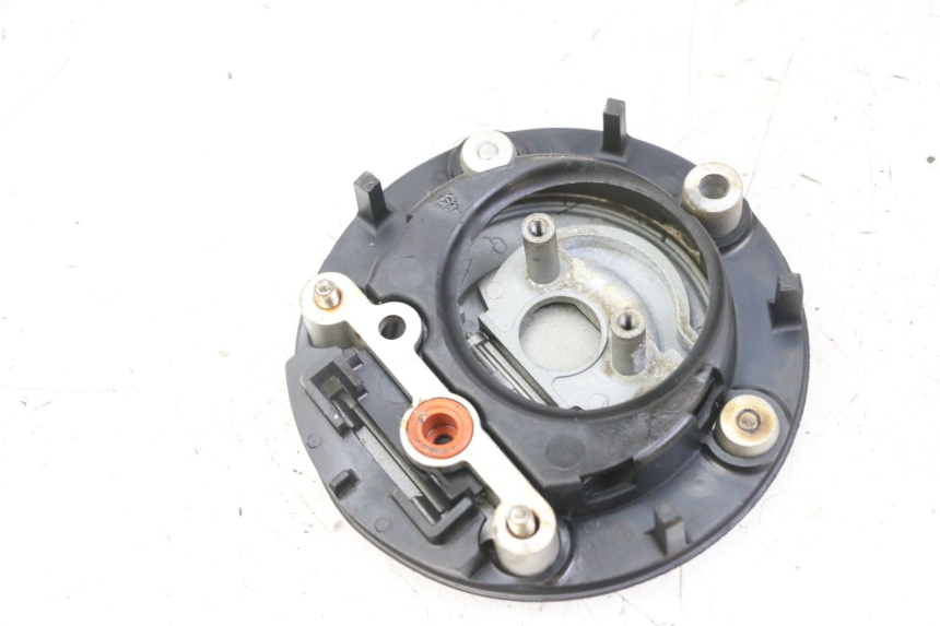 photo de KOREK ZBIORNIKA PALIWA YAMAHA XJ6 ABS 600 (2008 - 2016) - Zbliżenie techniczne