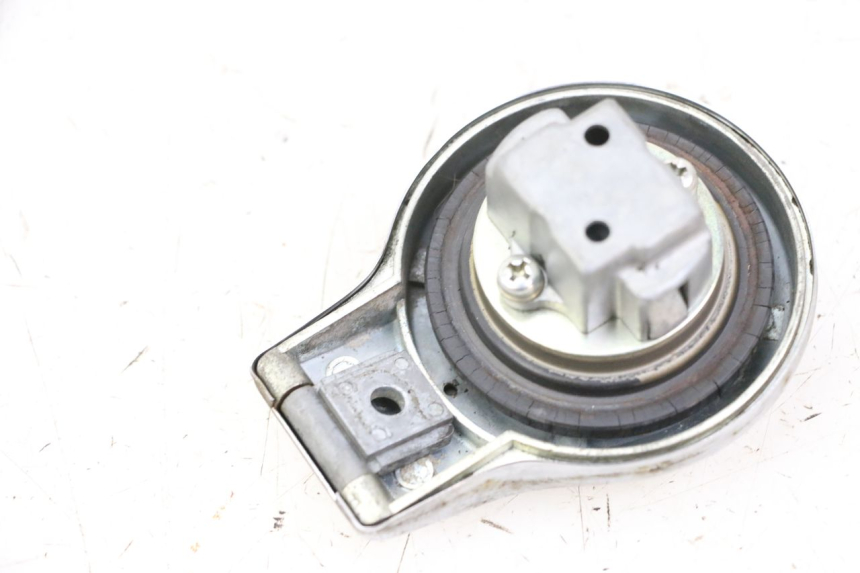 photo de KOREK ZBIORNIKA PALIWA YAMAHA SR 125 (1982 - 2003) - Inny kąt widzenia