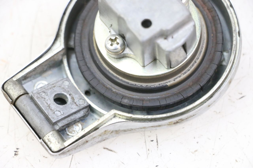 photo de KOREK ZBIORNIKA PALIWA YAMAHA SR 125 (1982 - 2003) - Zbliżenie techniczne