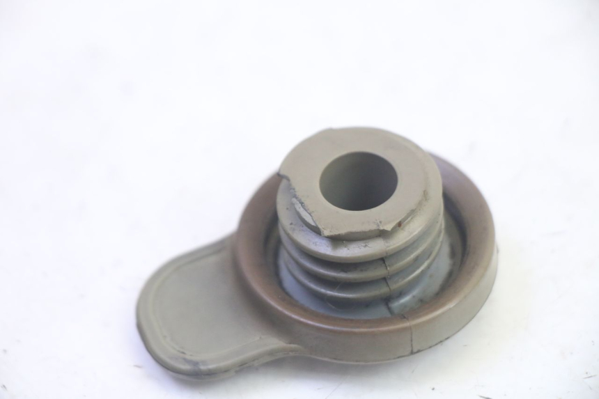 photo de KOREK ZBIORNIKA OLEJU MBK BOOSTER SPIRIT 50 (2004 - 2017) - Zoom stanu zużycia