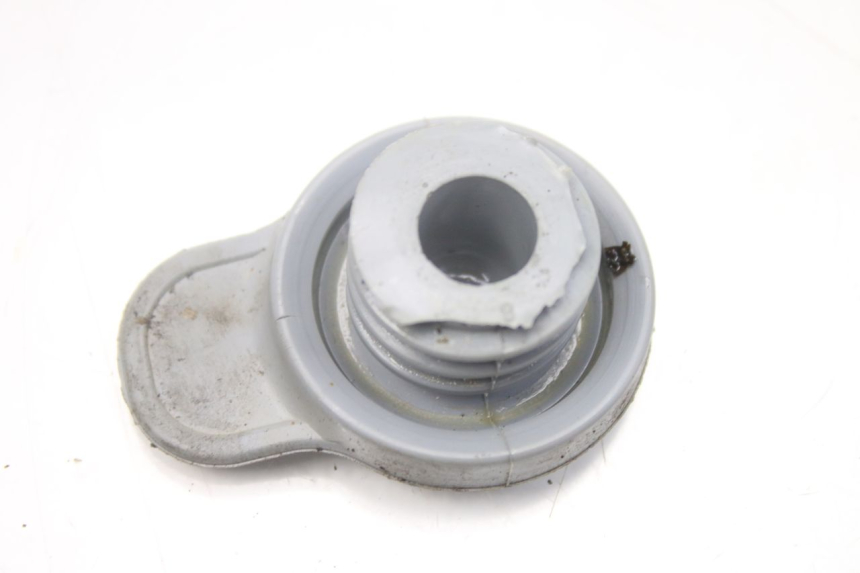 photo de KOREK ZBIORNIKA OLEJU YAMAHA BW'S EASY 50 (2013 - 2016) - Zoom stanu zużycia