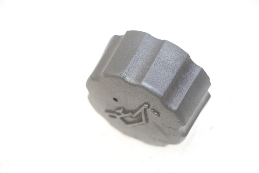 photo de KOREK ZBIORNIKA OLEJU PEUGEOT ELYSTAR 50 (2002 - 2014) - Zoom stanu zużycia