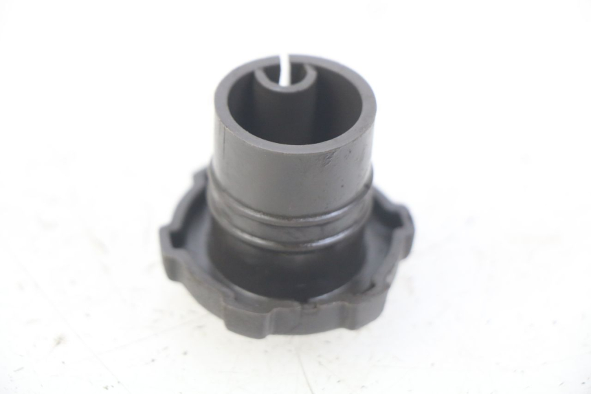 photo de KOREK ZBIORNIKA OLEJU PIAGGIO HEXAGON 2T 125 (1994 - 1998) - Zoom stanu zużycia