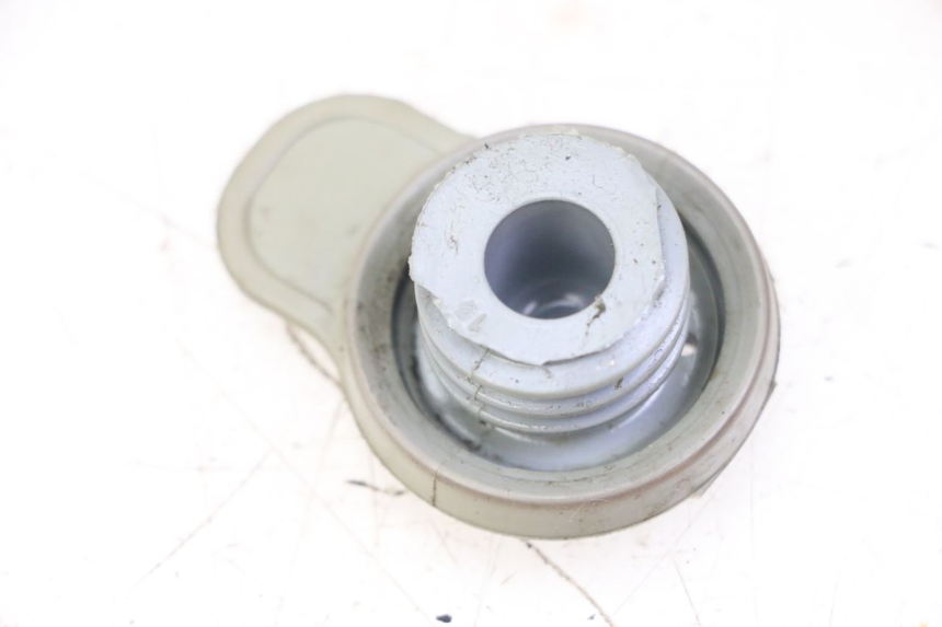 photo de KOREK ZBIORNIKA OLEJU MBK BOOSTER SPIRIT NAKED 50 (2004 - 2017) - Zoom stanu zużycia