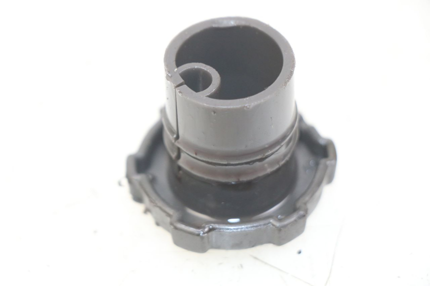 photo de KOREK ZBIORNIKA OLEJU PIAGGIO VESPA PRIMAVERA 2T 50 (2013 - 2018) - Zoom stanu zużycia