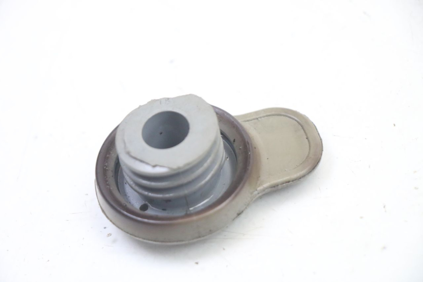 photo de KOREK ZBIORNIKA OLEJU YAMAHA TZR 50 (2008 - 2016) - Zoom stanu zużycia