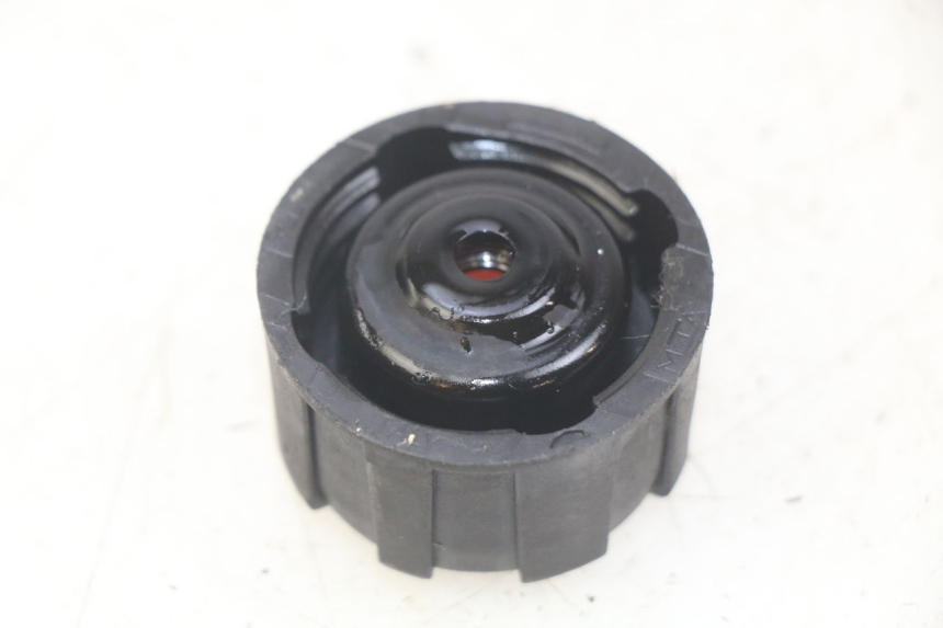 photo de KOREK ZBIORNIKA WYRÓWNAWCZEGO APRILIA ATLANTIC 125 (2003 - 2009) - Zoom stanu zużycia