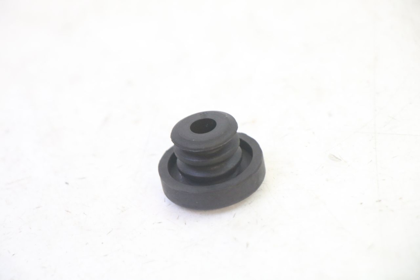 photo de KOREK ZBIORNIKA WYRÓWNAWCZEGO SUZUKI BURGMAN 125 (2007 - 2014) - Zoom stanu zużycia