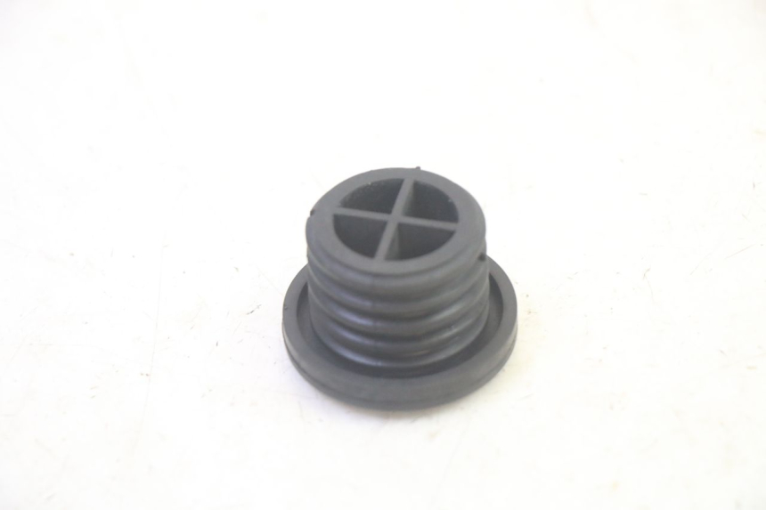 photo de KOREK ZBIORNIKA WYRÓWNAWCZEGO SUZUKI DL V STROM 1000 (2002 - 2007) - Zoom stanu zużycia