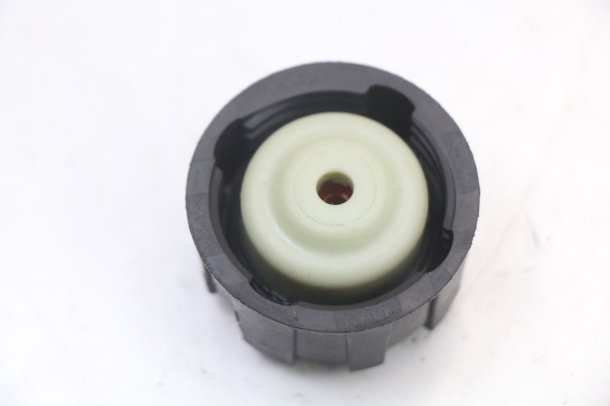 photo de KOREK ZBIORNIKA WYRÓWNAWCZEGO GILERA DNA 50 (2000 - 2007) - Zoom stanu zużycia