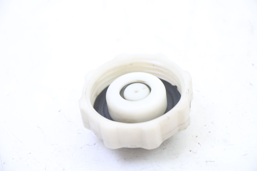 photo de KOREK ZBIORNIKA WYRÓWNAWCZEGO PEUGEOT ELYSEO 125 (1999 - 2004) - Zoom stanu zużycia