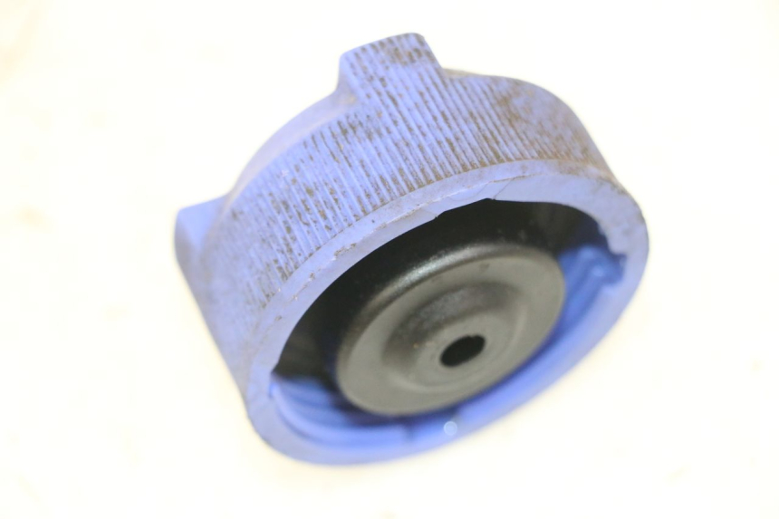 photo de KOREK ZBIORNIKA WYRÓWNAWCZEGO PEUGEOT ELYSTAR 125 (2002 - 2007) - Zoom stanu zużycia