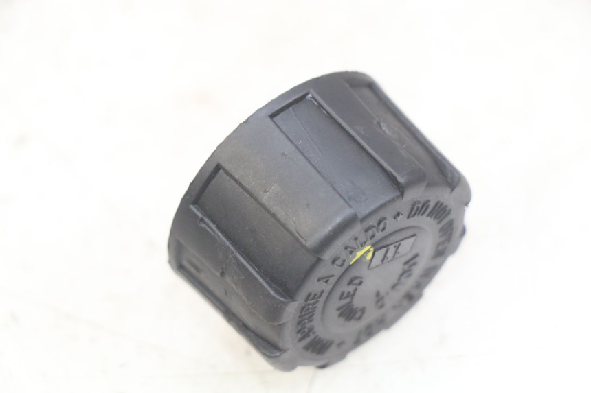 photo de KOREK ZBIORNIKA WYRÓWNAWCZEGO GILERA GP 800 (2007 - 2013) - Szczegół części