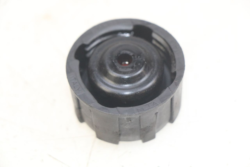 photo de KOREK ZBIORNIKA WYRÓWNAWCZEGO GILERA GP 800 (2007 - 2013) - Zoom stanu zużycia