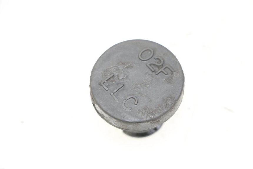 photo de KOREK ZBIORNIKA WYRÓWNAWCZEGO SUZUKI GSR 750 (2011 - 2017) - Zoom stanu zużycia