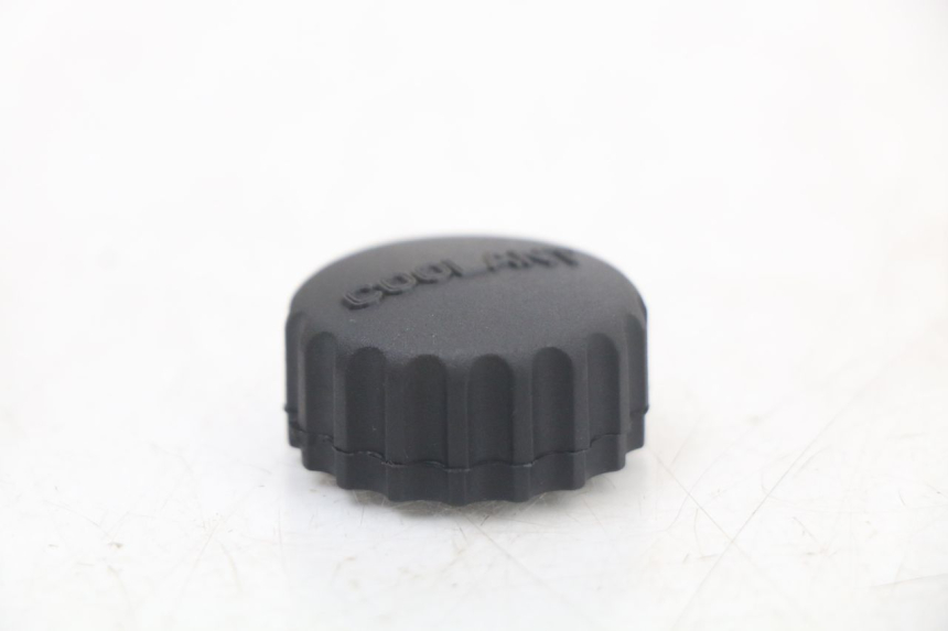 photo de KOREK ZBIORNIKA WYRÓWNAWCZEGO HUSQVARNA SVARTPILEN 401 (2018 - 2023) - Zoom stanu zużycia