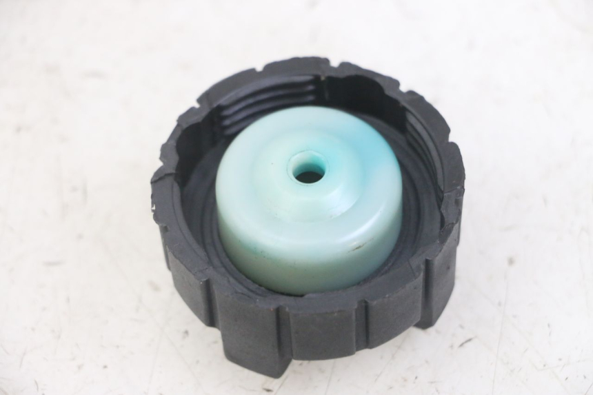 photo de KOREK ZBIORNIKA WYRÓWNAWCZEGO PEUGEOT JET FORCE CARBU 50 (2003 - 2016) - Zoom stanu zużycia