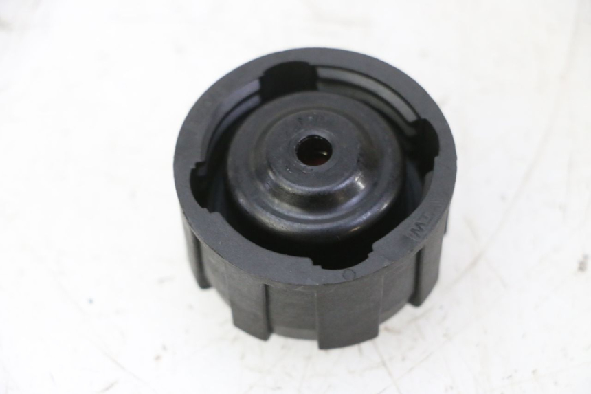 photo de KOREK ZBIORNIKA WYRÓWNAWCZEGO PIAGGIO MP3 HPE 310 (2024 - 2025) - Zoom stanu zużycia