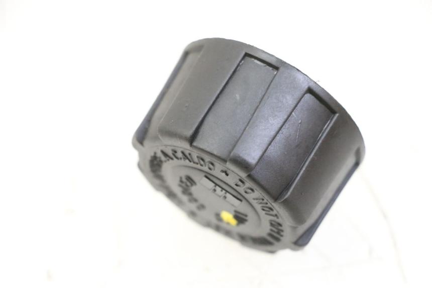 photo de KOREK ZBIORNIKA WYRÓWNAWCZEGO PIAGGIO MP3 500 (2014 - 2017) - Zoom stanu zużycia