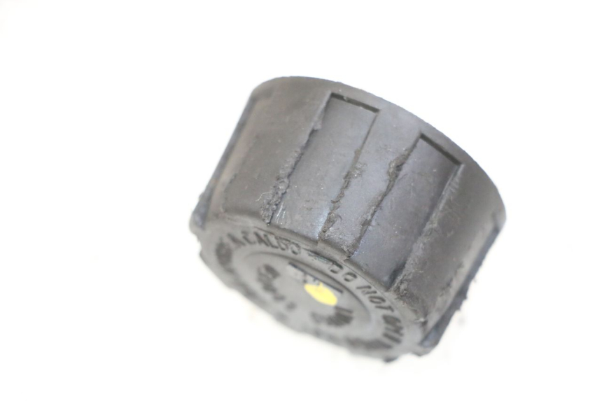 photo de KOREK ZBIORNIKA WYRÓWNAWCZEGO PIAGGIO MP3 500 (2011 - 2015) - Zoom stanu zużycia