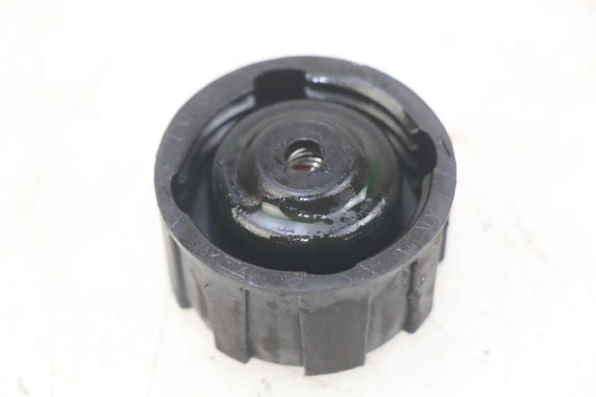 photo de KOREK ZBIORNIKA WYRÓWNAWCZEGO GILERA NEXUS 125 (2007 - 2009) - Zoom stanu zużycia