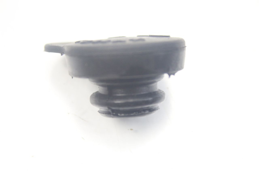 photo de KOREK ZBIORNIKA WYRÓWNAWCZEGO KYMCO PEOPLE 250 (2004 - 2008) - Szczegół części