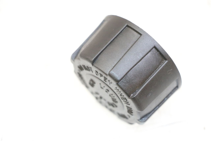 photo de KOREK ZBIORNIKA WYRÓWNAWCZEGO PIAGGIO BEVERLY 125 (1998 - 2005) - Zoom stanu zużycia