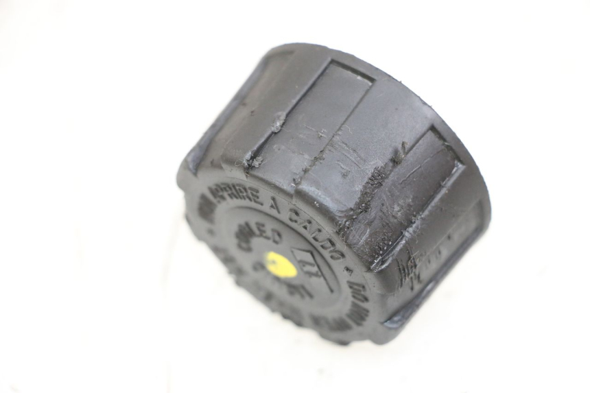 photo de KOREK ZBIORNIKA WYRÓWNAWCZEGO PIAGGIO MP3 LT 400 (2007 - 2012) - Zoom stanu zużycia