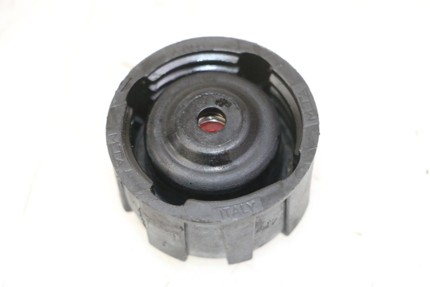 photo de KOREK ZBIORNIKA WYRÓWNAWCZEGO PIAGGIO VESPA GRANTURISMO 200 (2004 - 2005) - Szczegół części