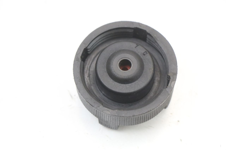 photo de KOREK ZBIORNIKA WYRÓWNAWCZEGO APRILIA RS 50 (2006 - 2010) - Zoom stanu zużycia