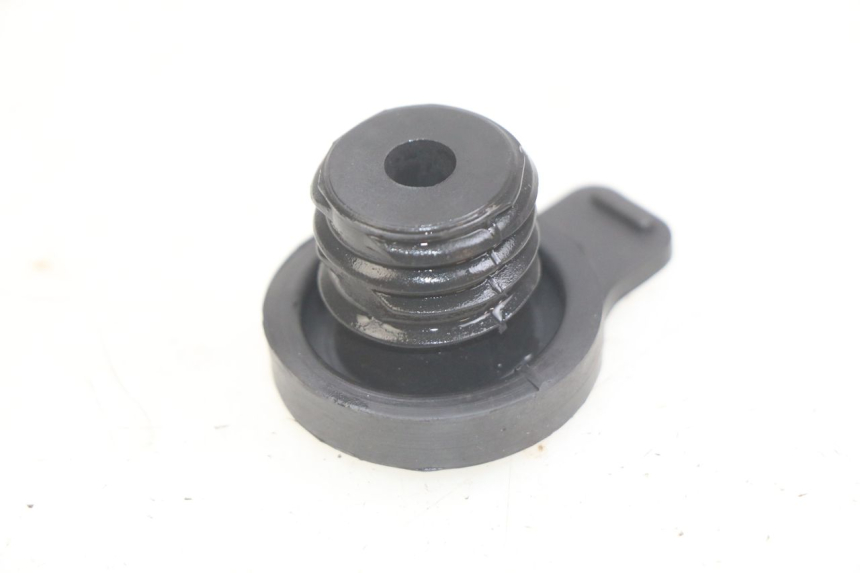 photo de KOREK ZBIORNIKA WYRÓWNAWCZEGO APRILIA SCARABEO LIGHT 125 (2007 - 2011) - Szczegół części