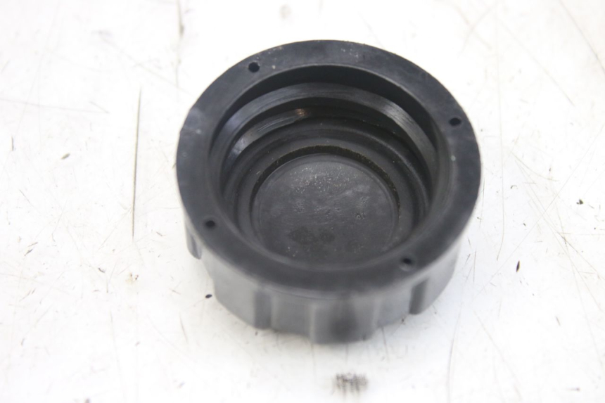 photo de KOREK ZBIORNIKA WYRÓWNAWCZEGO SUZUKI SMX SUPERMOTARD 50 (1996 - 2001) - Szczegół części