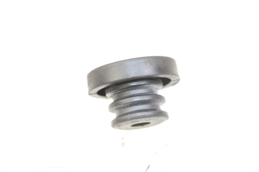 photo de KOREK ZBIORNIKA WYRÓWNAWCZEGO SUZUKI BURGMAN 125 (2018 - 2021) - Zoom stanu zużycia