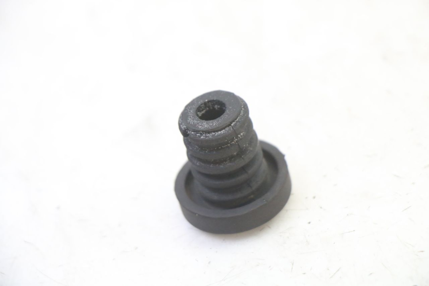 photo de KOREK ZBIORNIKA WYRÓWNAWCZEGO SUZUKI SV S 650 (2003 - 2009) - Inny kąt widzenia