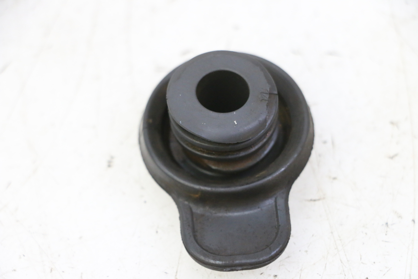 photo de KOREK ZBIORNIKA WYRÓWNAWCZEGO YAMAHA X-MAX XMAX 250 (2006 - 2009) - Zoom stanu zużycia