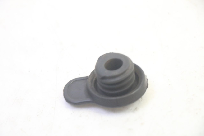 photo de KOREK ZBIORNIKA WYRÓWNAWCZEGO YAMAHA XMAX X-MAX 125 (2006 - 2009) - Zoom stanu zużycia