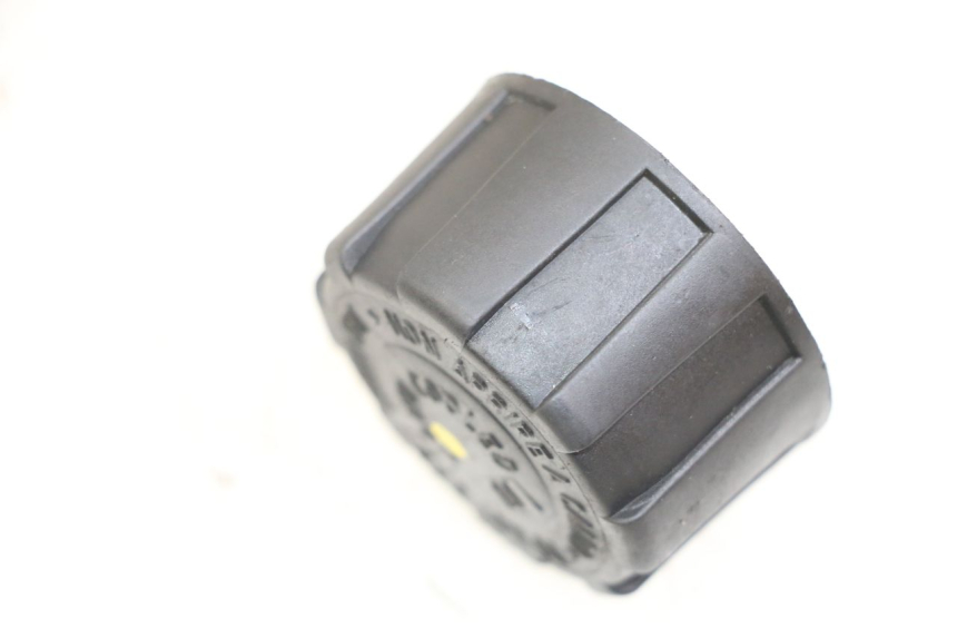 photo de KOREK ZBIORNIKA WYRÓWNAWCZEGO PIAGGIO X10 125 (2012 - 2017) - Zoom stanu zużycia