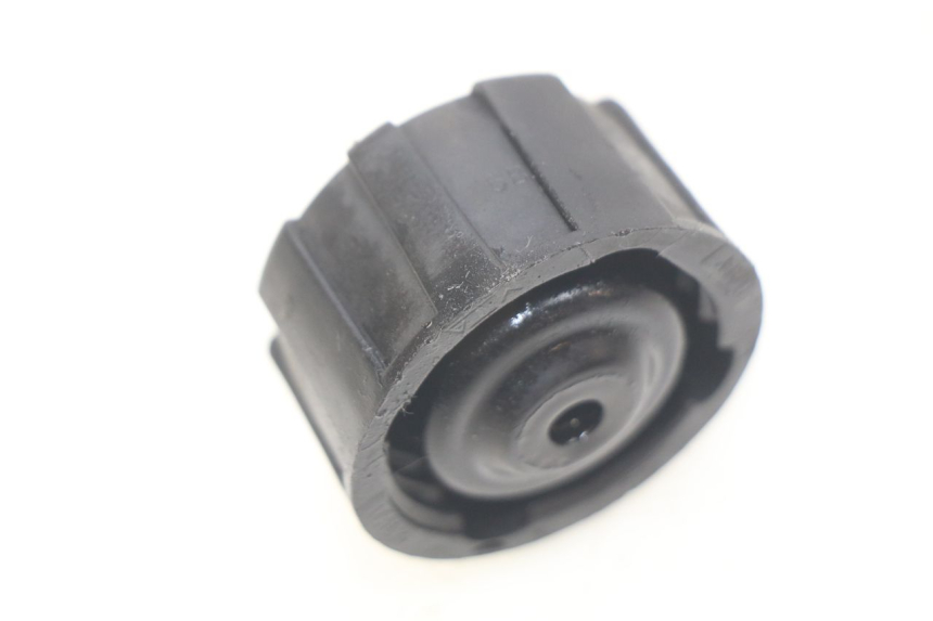 photo de KOREK ZBIORNIKA WYRÓWNAWCZEGO PIAGGIO X9 EVOLUTION 250 (2003 - 2007) - Zoom stanu zużycia