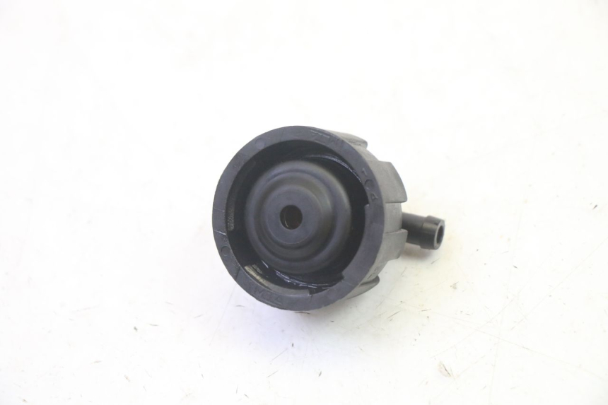 photo de KOREK ZBIORNIKA WYRÓWNAWCZEGO YAMAHA YP MAJESTY 125 (2007 - 2010) - Zoom stanu zużycia