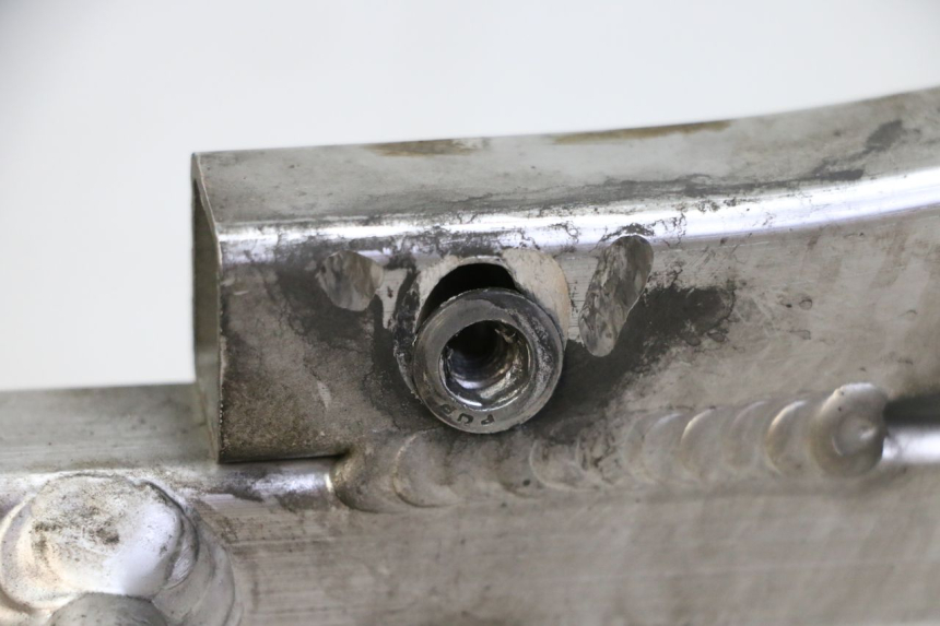 photo de RAMKA TYLNA RAMY HONDA CBR RR FIREBLADE 900 (1992 - 1994) - Szczegół części