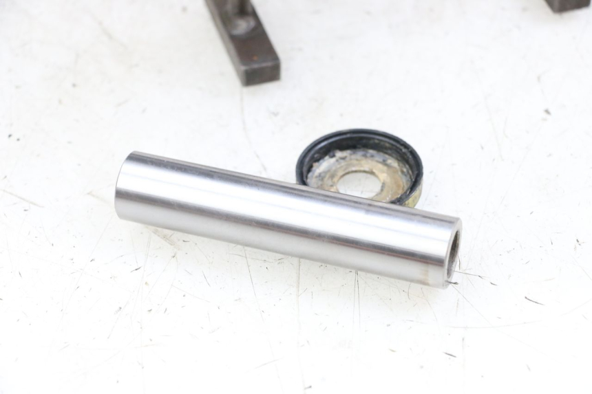 photo de wahacz tylnego zawieszenia HYOSUNG GV AQUILA 125 (2000 - 2009) - Inny kąt widzenia