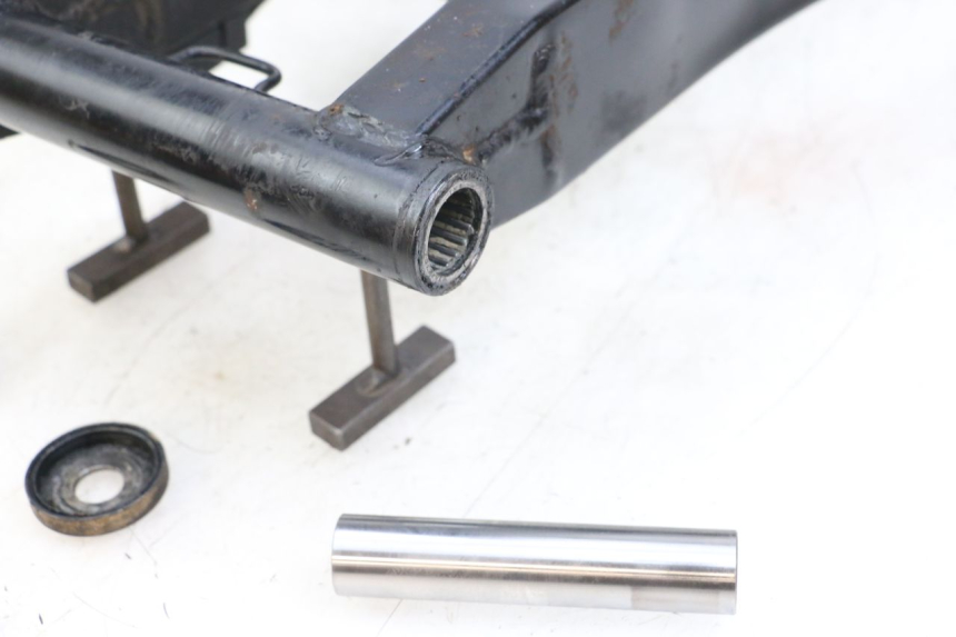 photo de wahacz tylnego zawieszenia HYOSUNG GV AQUILA 125 (2000 - 2009) - Zbliżenie techniczne