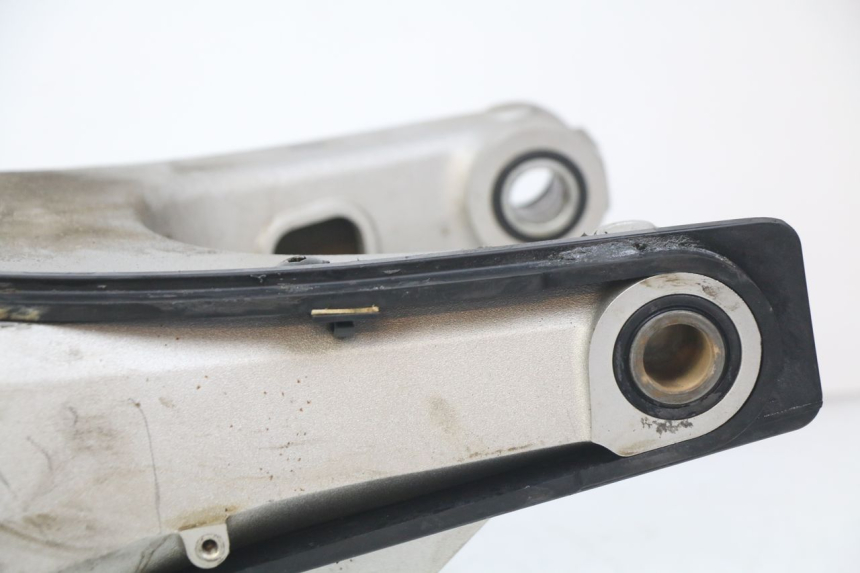 photo de Wahacz tylnego zawieszenia HONDA CB R 1000 (2018 - 2023) - Zbliżenie komponentów