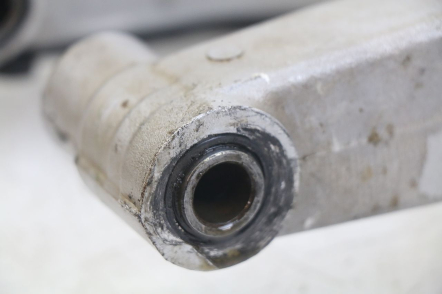 photo de wahacz tylni HONDA CR 80 (2001 - 2003) - Inny kąt widzenia