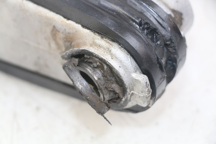 photo de wahacz tylni HONDA CR 80 (2001 - 2003) - Punkty mocowania