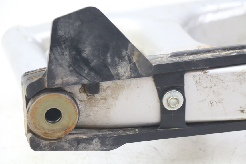 photo de wahacz tylni HONDA CRF CR-F 125 (2022 - 2023) - Zbliżenie komponentów