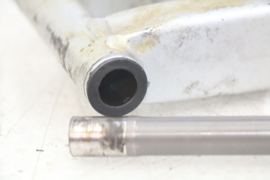 photo de wahacz tylnego zawieszenia HONDA CRF CR-F 100 (2004 - 2013) - Zbliżenie techniczne