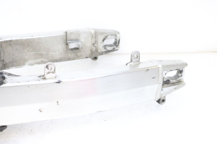 photo de wahacz tylni SUZUKI DL V STROM 1000 (2002 - 2007) - Struktura - zbliżenie