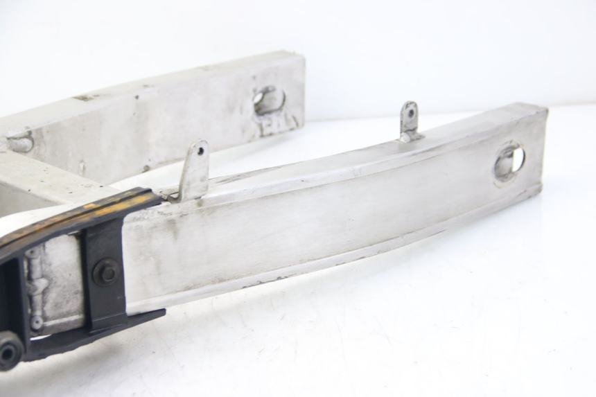 photo de Wahacz tylnego zawieszenia YAMAHA FZS FAZER 600 (2001 - 2003) - Zbliżenie techniczne