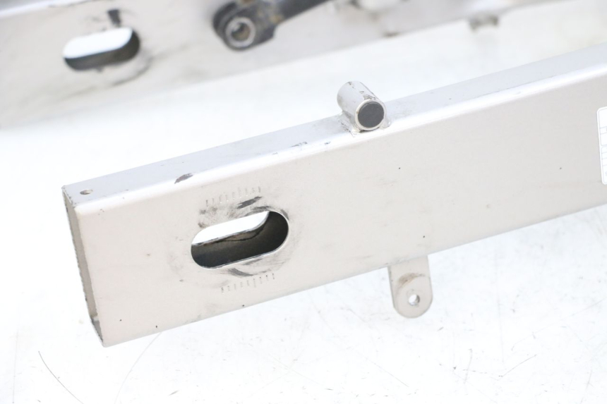 photo de wahacz tylnego zawieszenia SUZUKI GSF N BANDIT 600 (1996 - 1999) - Struktura - zbliżenie